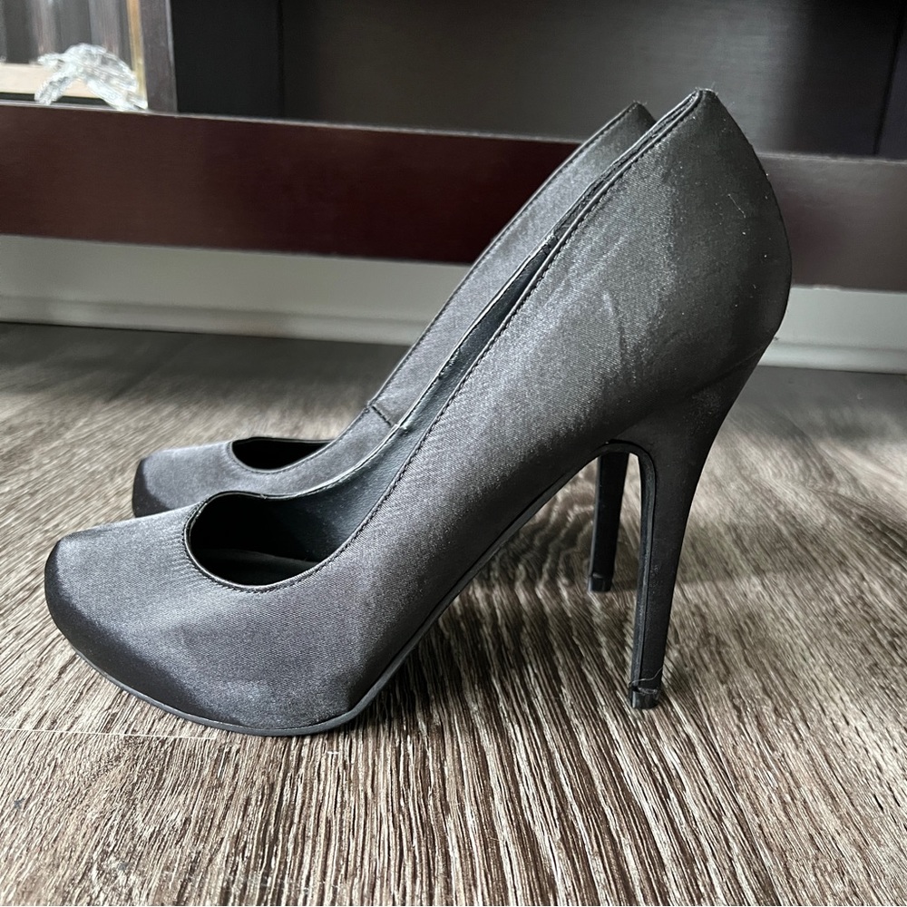 Sold off Poshmark - Cute satin round toe stiletto heels sz 9